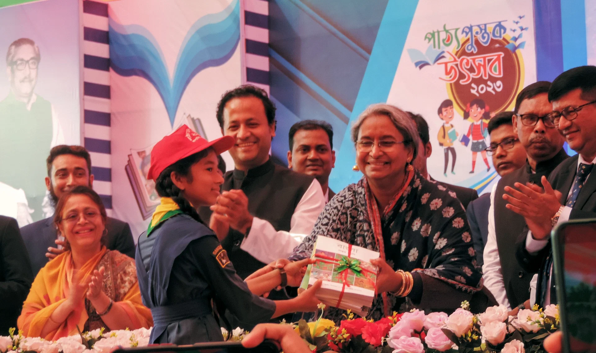 বিনা মূল্যে বই বিতরণে বাংলাদেশ অনন্য দৃষ্টান্ত স্থাপন করেছে: শিক্ষামন্ত্রী