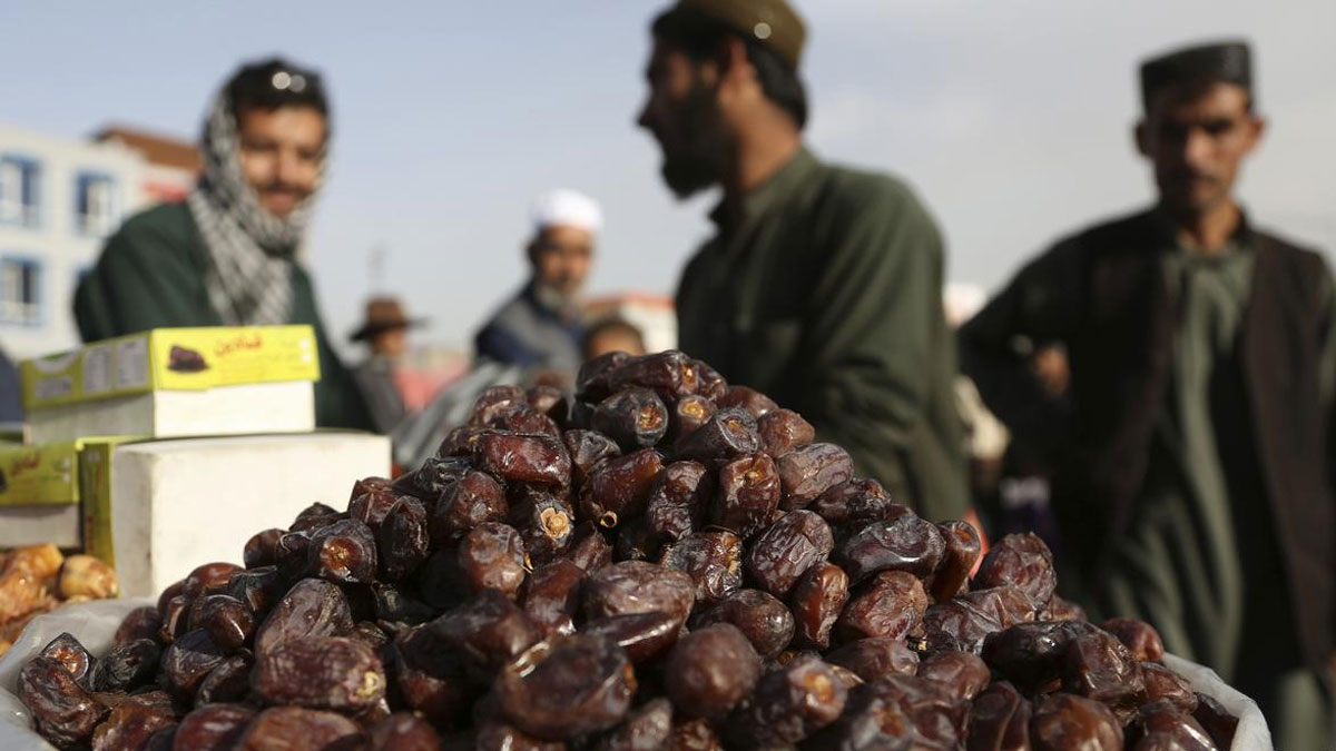 খেজুর খাওয়ার উপকারিতা সম্পর্কে হাদিসে যা বলা হয়েছে