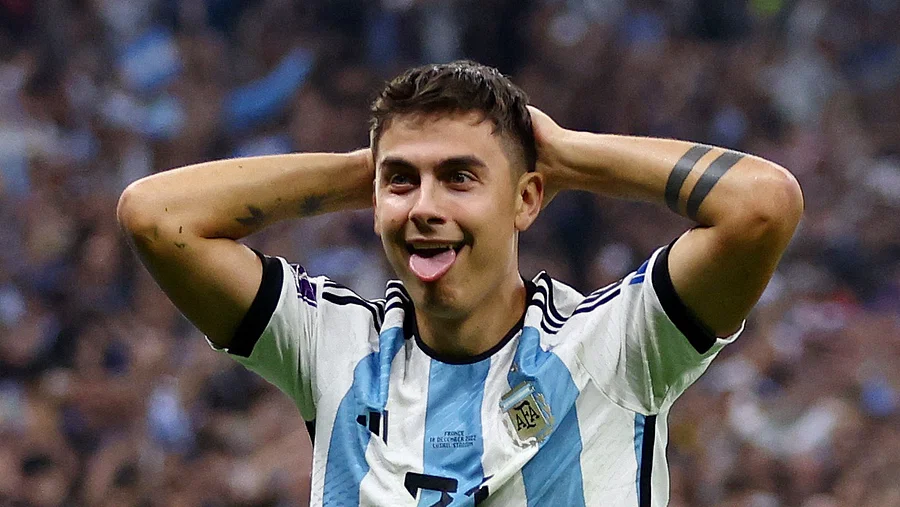 বিশ্বকাপ পদক রোমাকে ‘ধার’ দিলেন দিবালা