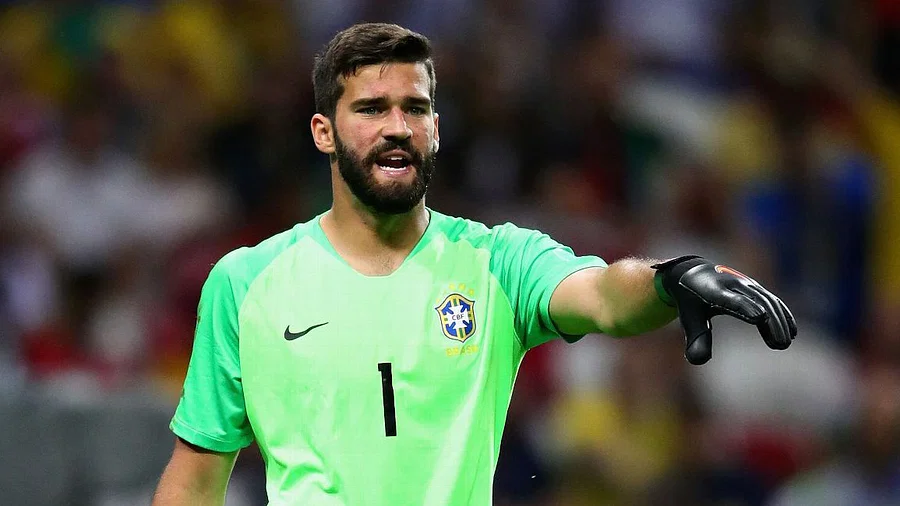 ২০২২ সালে জাল অক্ষত রাখায় সবচেয়ে এগিয়ে দুই ব্রাজিলিয়ান গোলরক্ষক